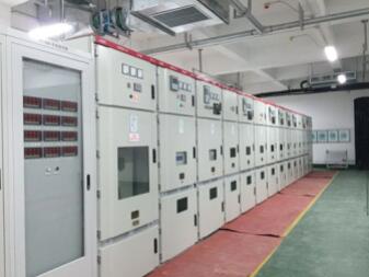 安徽得潤電氣技術(shù)有限公司是一家專注電氣工程咨詢、設(shè)計、制造、安裝調(diào)試一站式服務(wù)的高新技術(shù)企業(yè)。對在各種場合如何選擇高低壓電器以及開關(guān)柜有著豐富的理論知識和工作經(jīng)驗，生產(chǎn)的不同電壓等級的高壓開關(guān)柜、高壓無功補償裝置適合多種工業(yè)、民建等場合。 全國統(tǒng)一客服熱線：400-0551-777